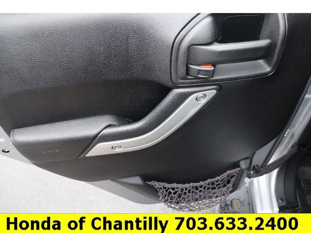 Used 2013 Jeep Wrangler Unlimited Sahara w/ Connectivity Group image 21