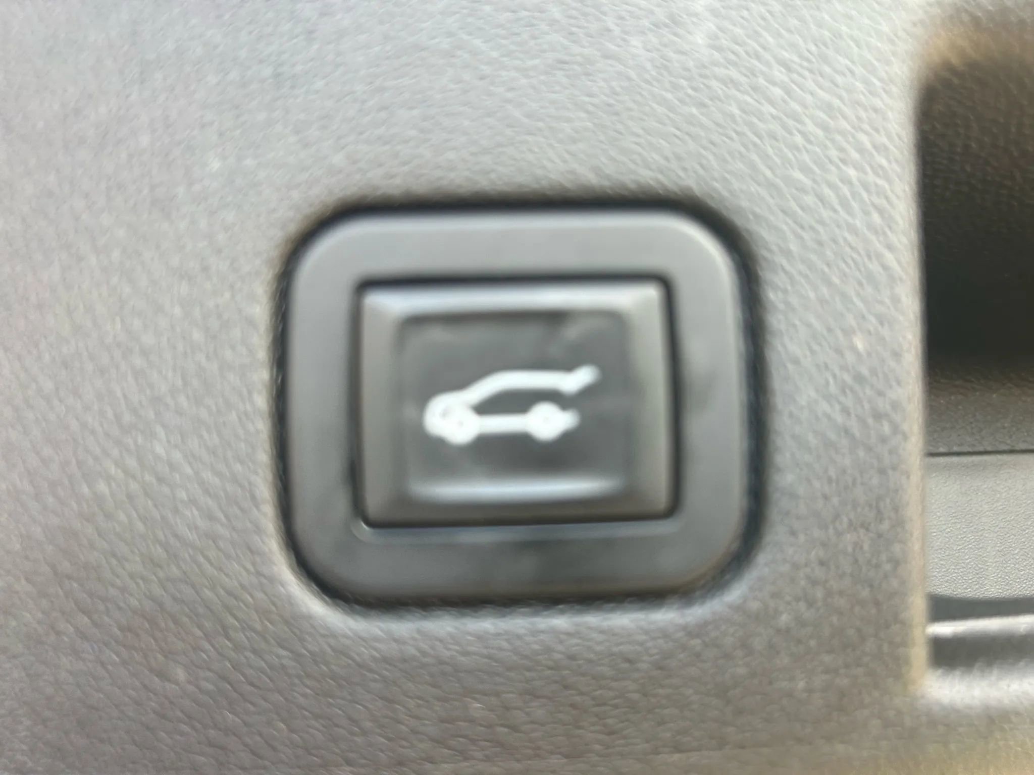 Used 2018 Chevrolet Equinox LT w/ Sun & Infotainment Package image 19