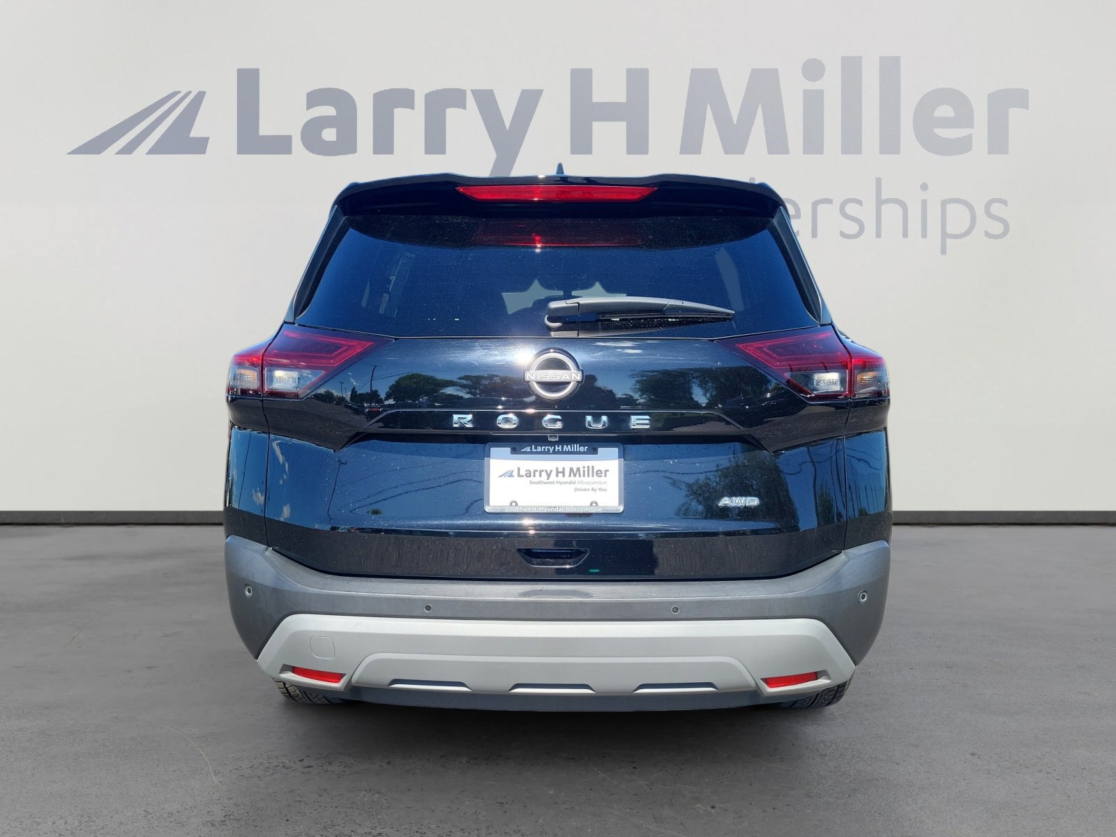 Used 2023 Nissan Rogue S image 5