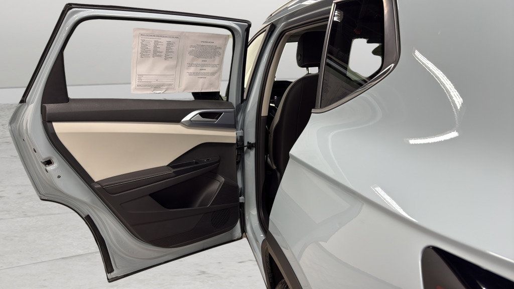 Used 2025 Volkswagen Taos SE image 29