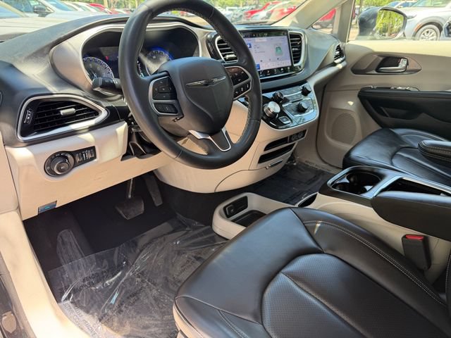 Used 2023 Chrysler Pacifica Touring-L FWD image 21