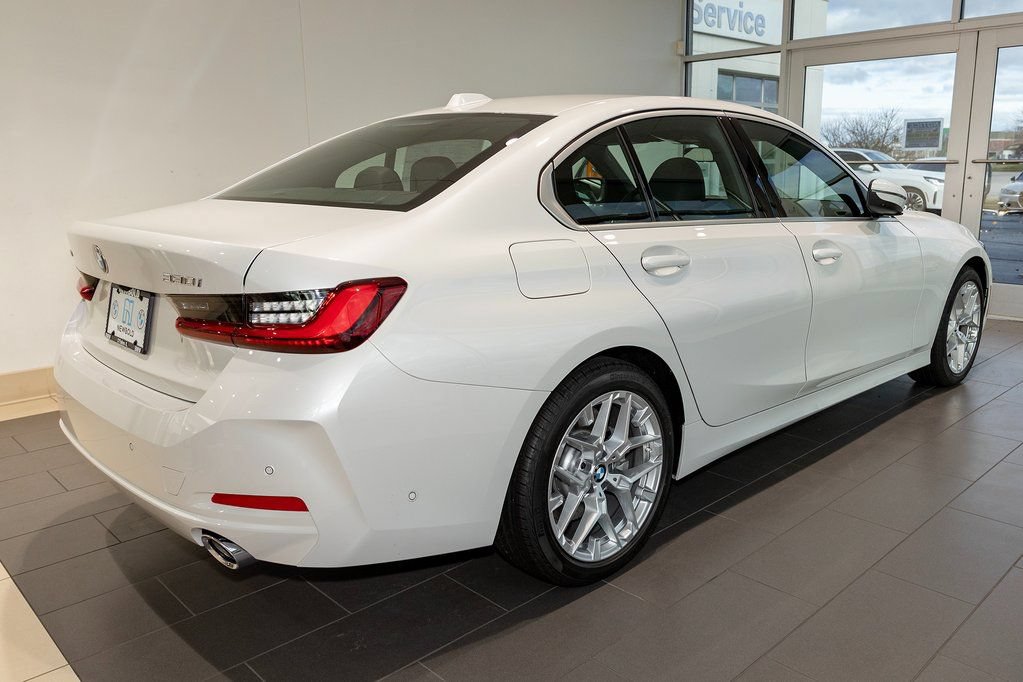 Used 2026 BMW 330i xDrive Sedan w/ Premium Package AWD/4WD image 5