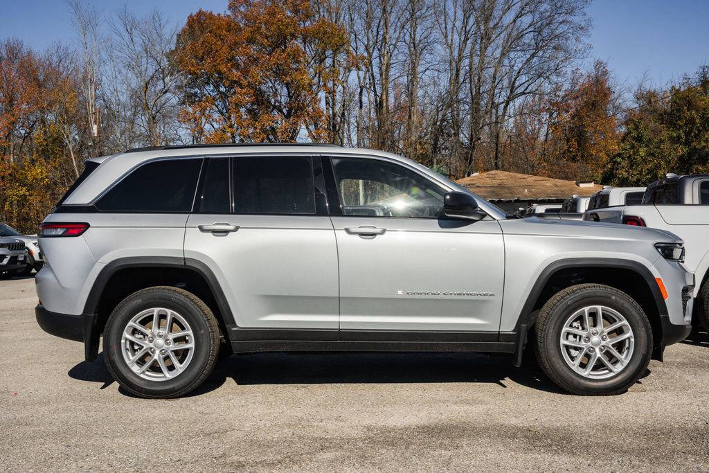 New 2025 Jeep Grand Cherokee Laredo X w/ Luxury Tech Group I image 3