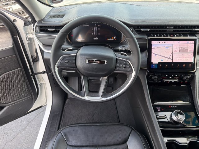 Used 2023 Jeep Grand Cherokee Limited w/ Luxury Tech Group II AWD/4WD image 15