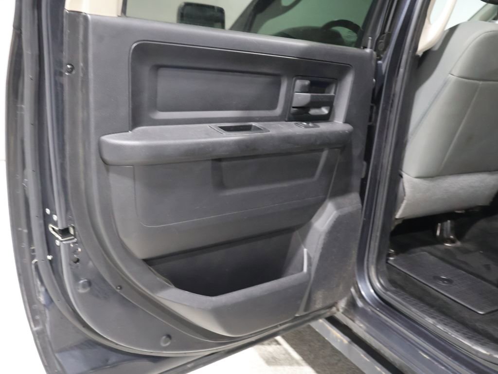 Used 2016 RAM 1500 ST w/ SXT Appearance Group image 18