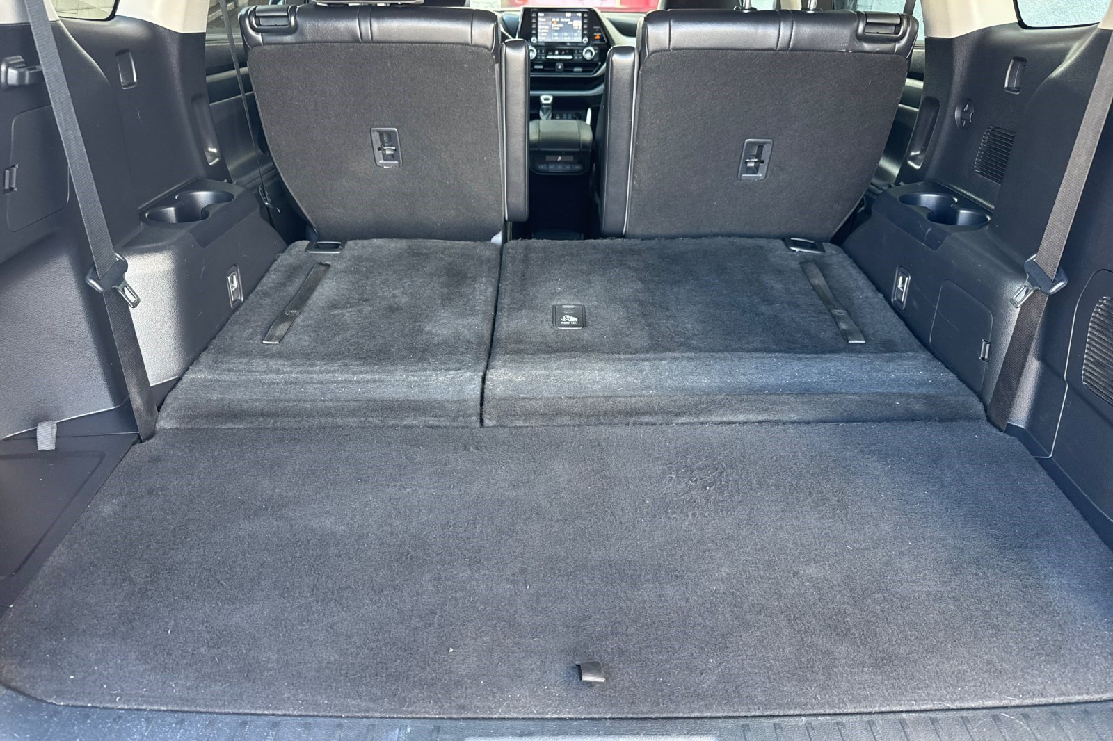 Used 2022 Toyota Highlander XLE FWD image 25