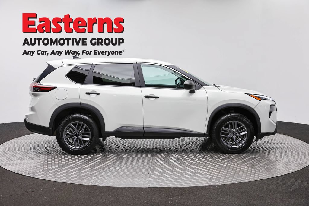 Used 2024 Nissan Rogue S AWD/4WD image 4