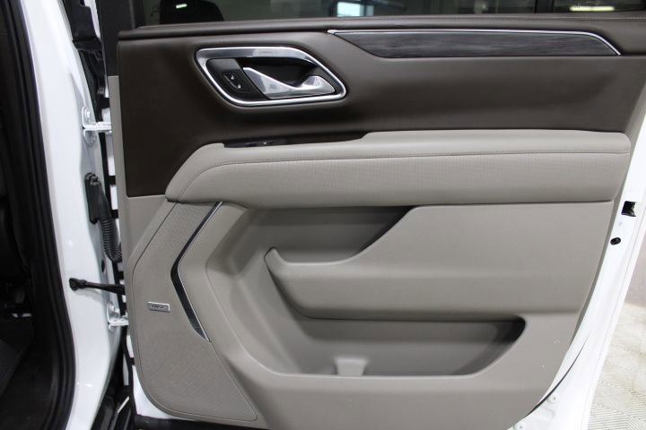 Used 2023 GMC Yukon XL SLT w/ SLT Luxury Package image 30