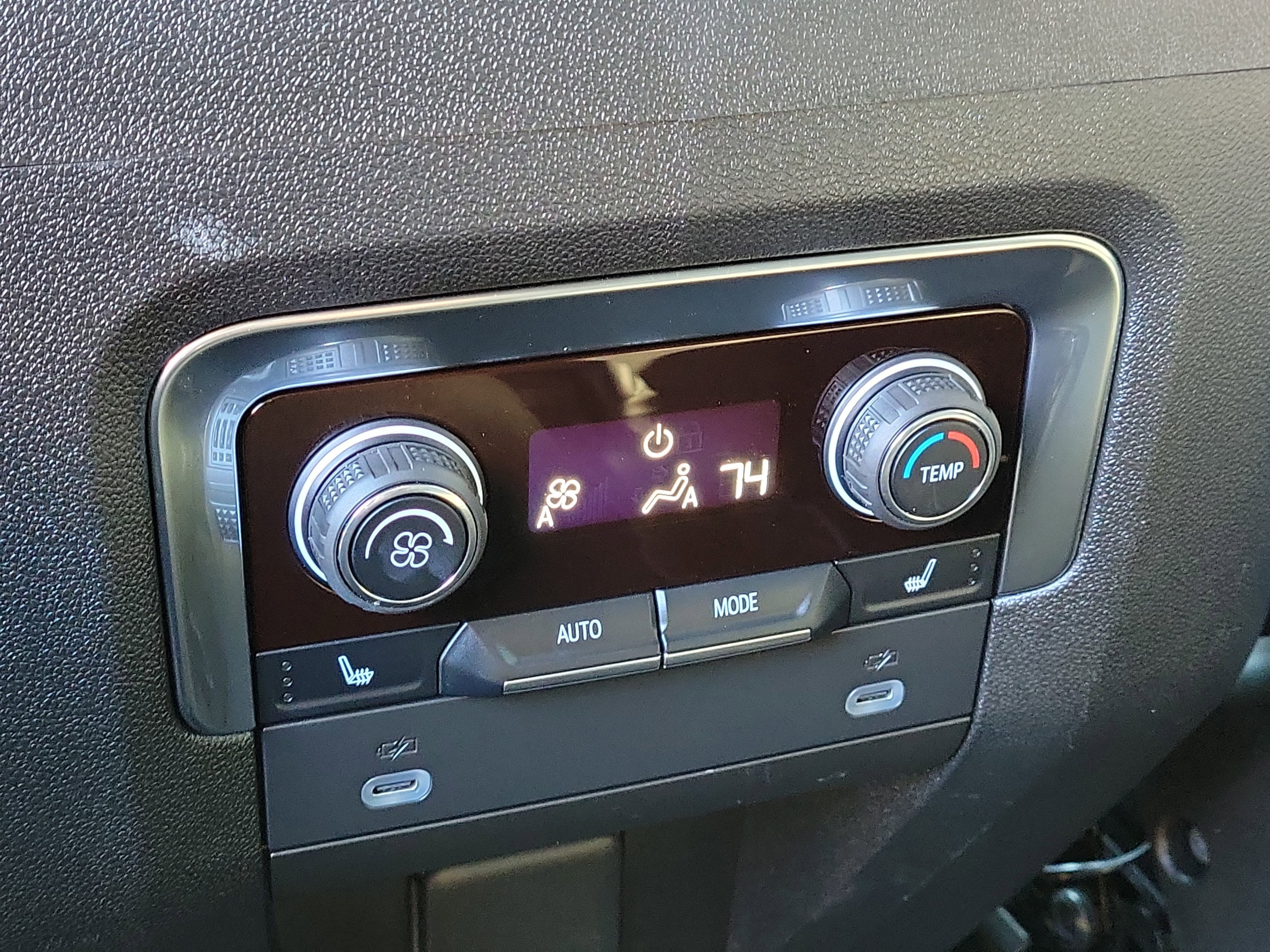 Used 2024 Chevrolet Tahoe Z71 w/ Luxury Package image 13