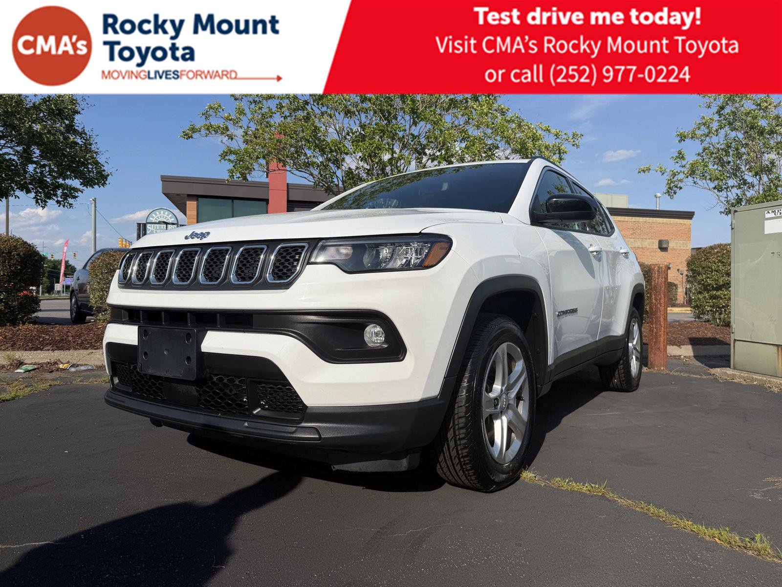 Used 2023 Jeep Compass Latitude AWD/4WD image 3