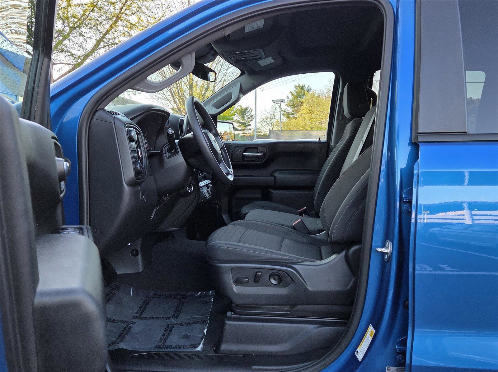Used 2022 Chevrolet Silverado 1500 Custom Trail Boss AWD/4WD image 12