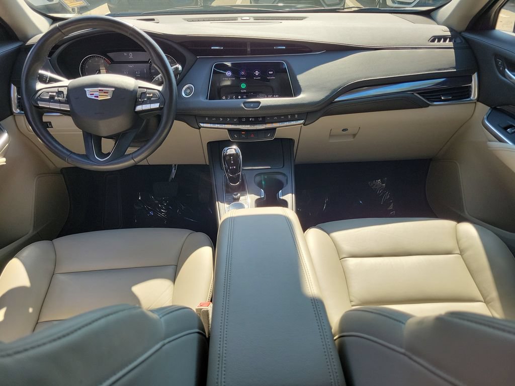 Used 2023 Cadillac XT4 Luxury w/ Cold Weather Package FWD image 21