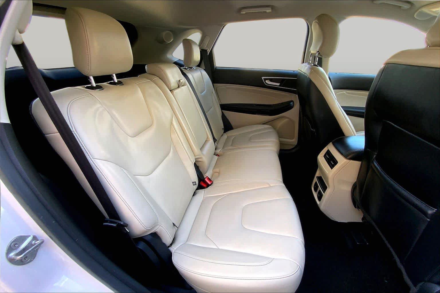 Used 2017 Ford Edge Titanium w/ Technology Package FWD image 19