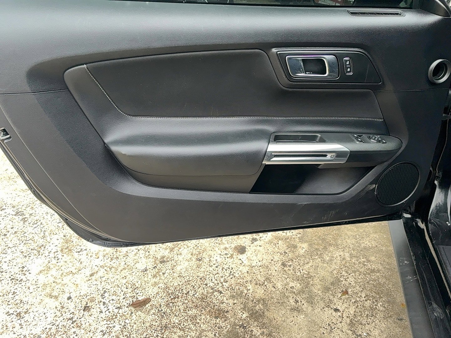 Used 2019 Ford Mustang Coupe RWD image 9