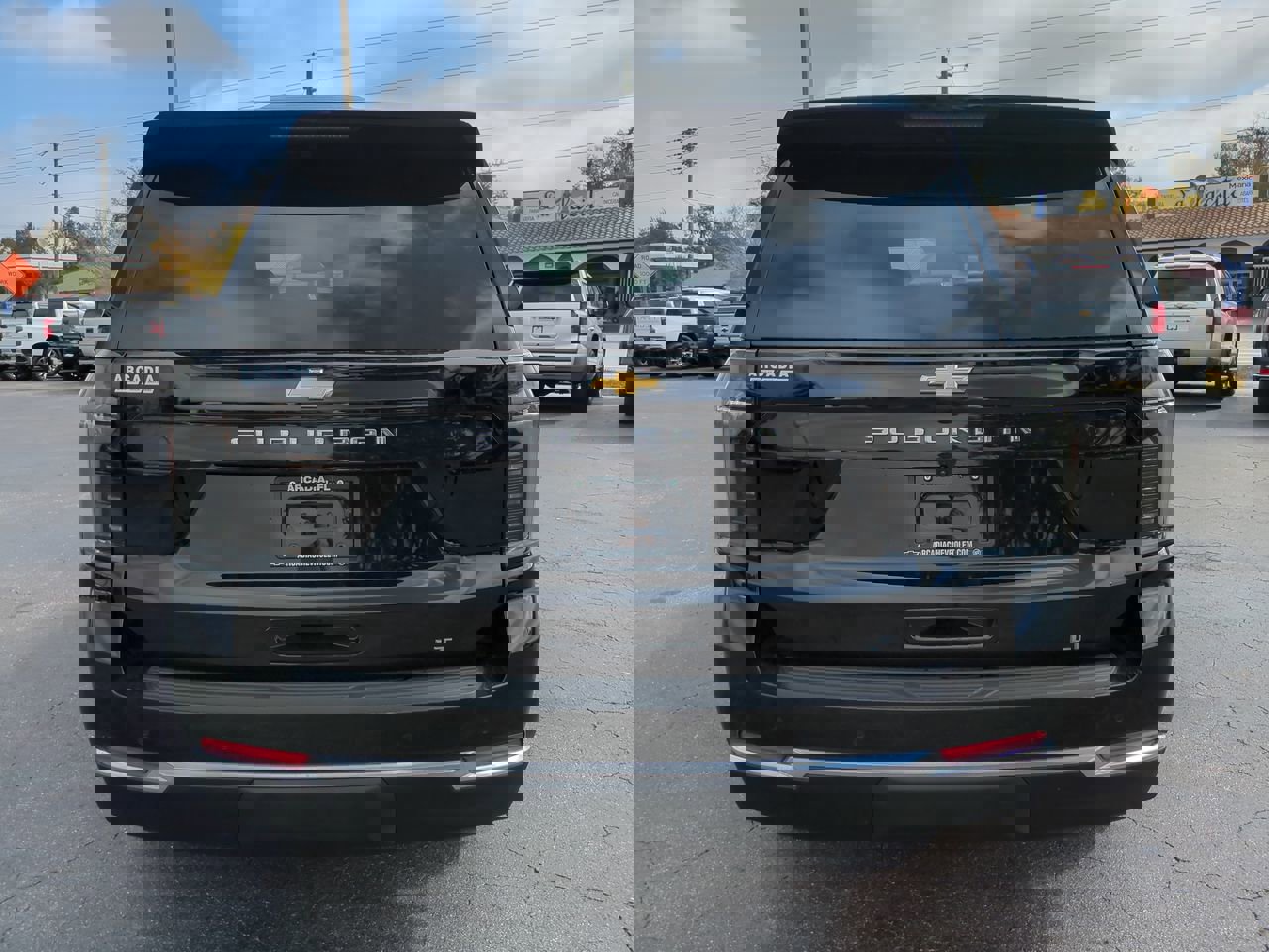 Certified 2025 Chevrolet Suburban LT w/ Comfort Package image 5