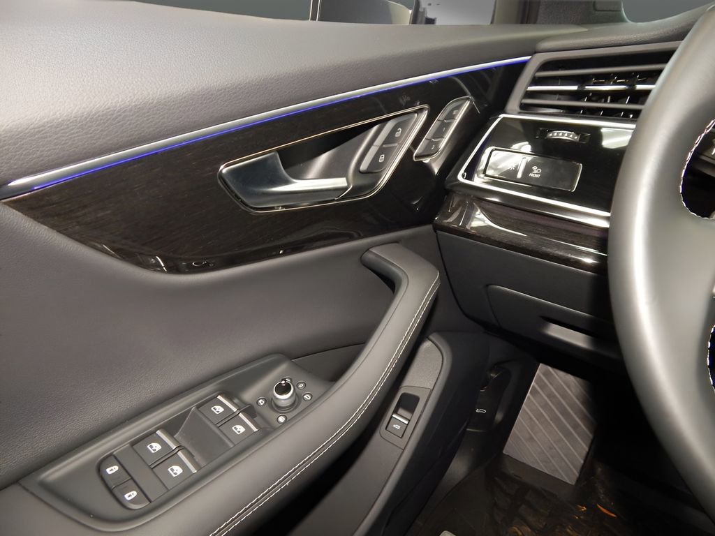 Used 2025 Audi Q7 3.0T Premium Plus image 21