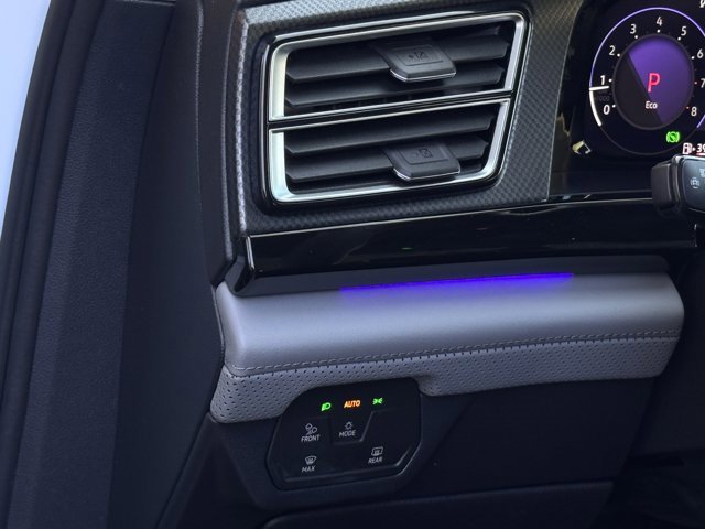 Used 2024 Volkswagen Atlas Peak Edition SE image 19