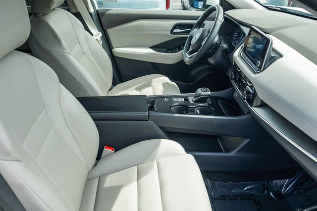Used 2022 Nissan Rogue SV w/ SV Premium Package image 17