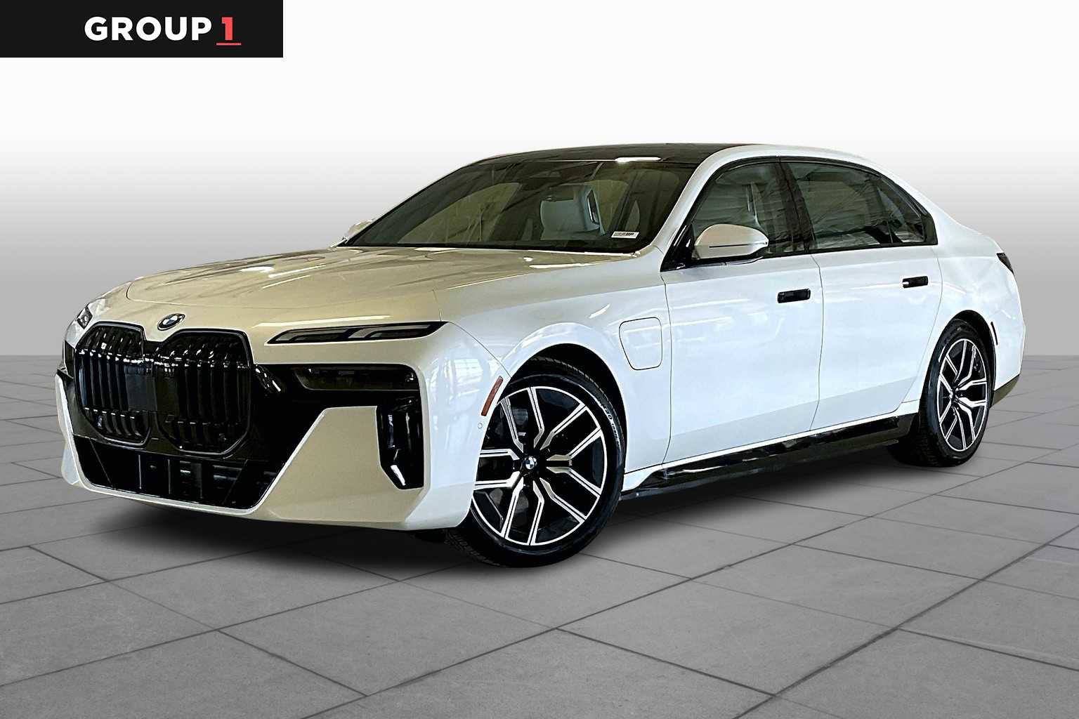 New 2025 BMW 750e xDrive w/ Premium Package