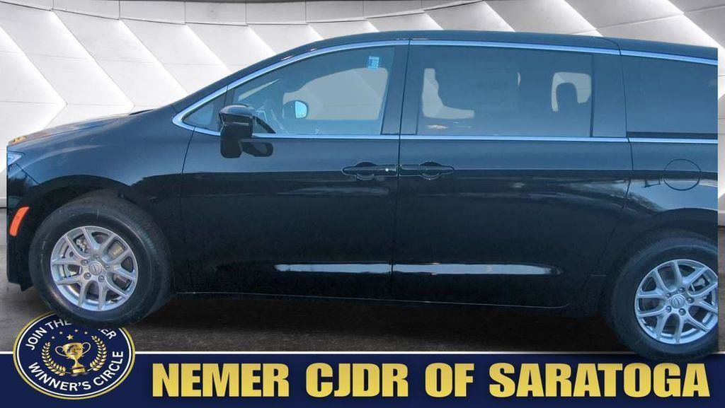 New 2026 Chrysler Pacifica Select FWD image 3