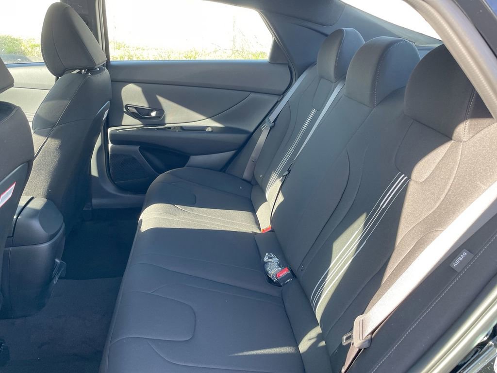 Used 2025 Hyundai Elantra SEL image 48