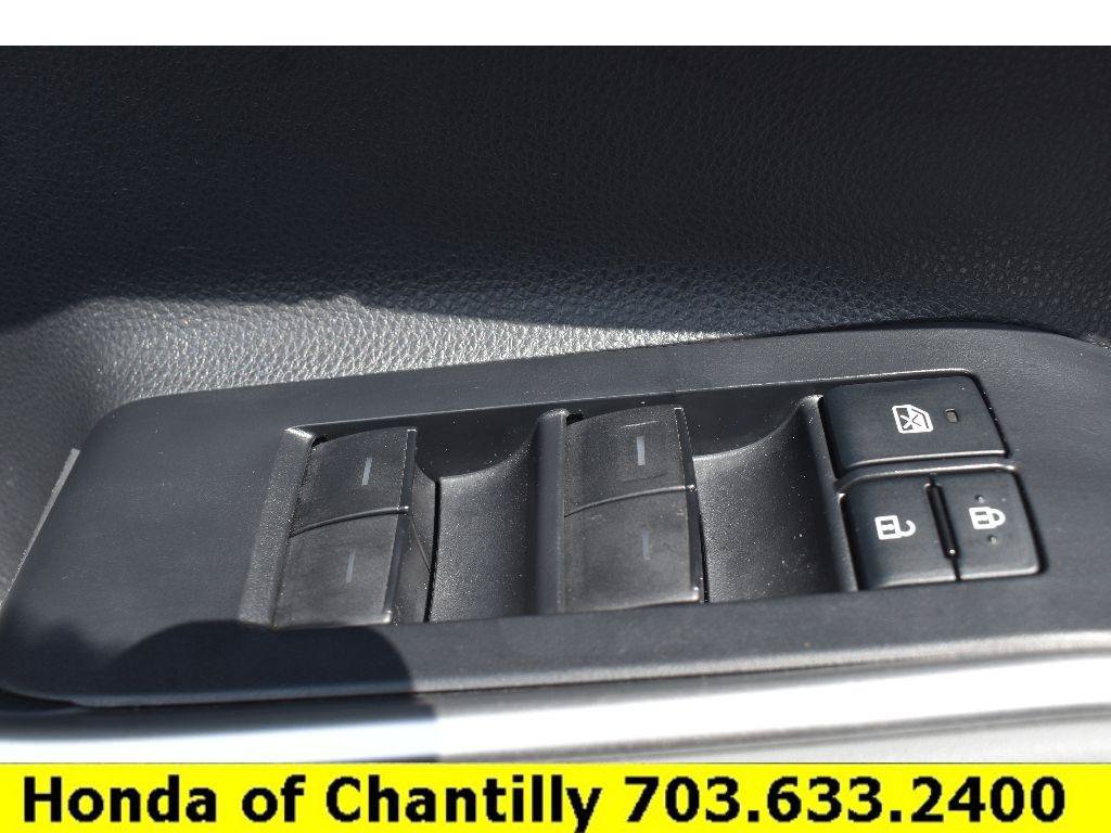 Used 2022 Toyota Highlander XLE AWD/4WD image 24