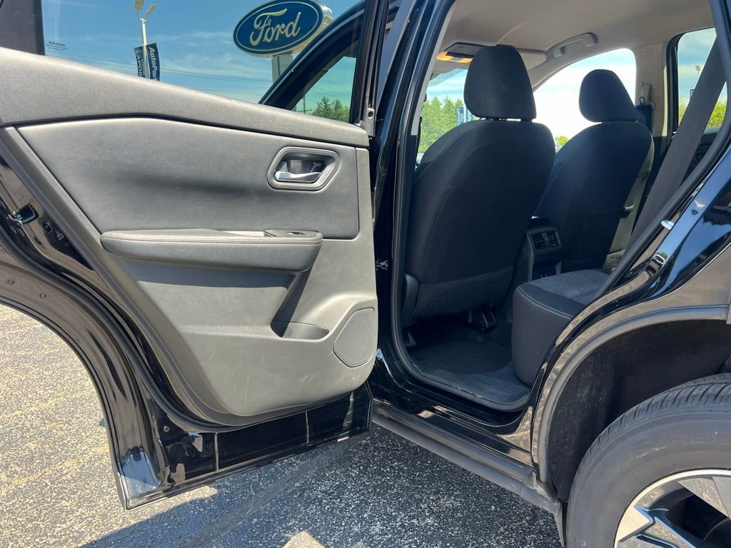 Used 2024 Nissan Rogue SV AWD/4WD image 30