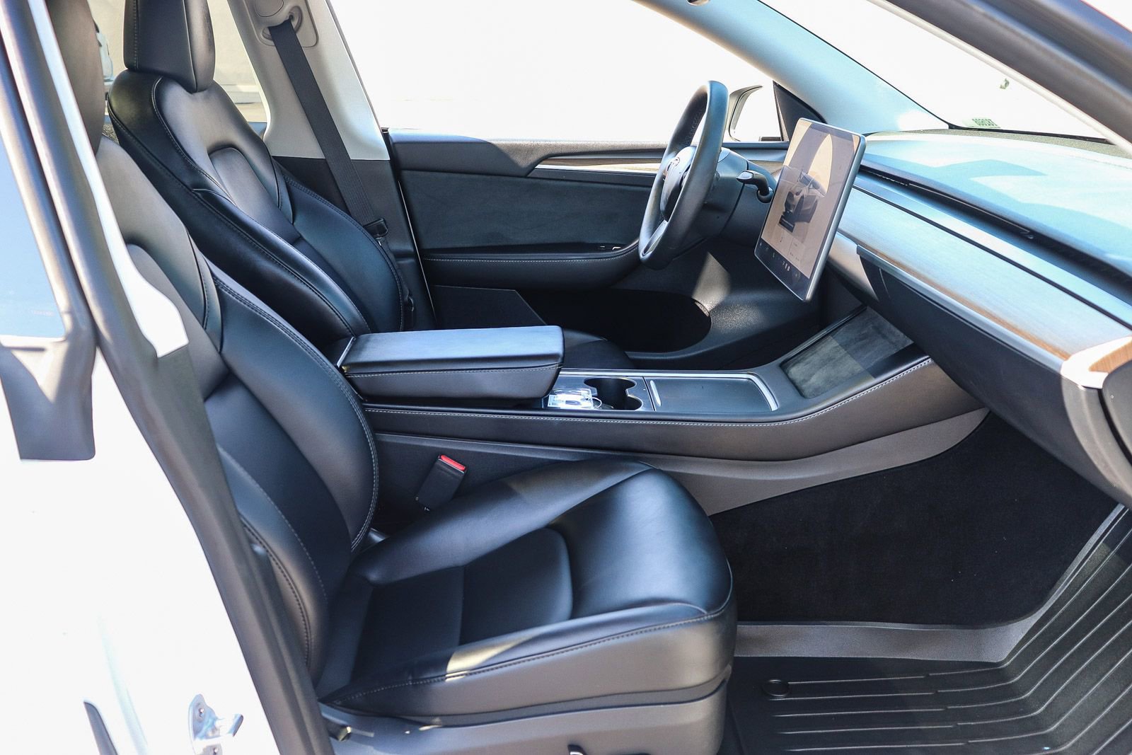 Used 2023 Tesla Model Y Performance AWD/4WD image 18