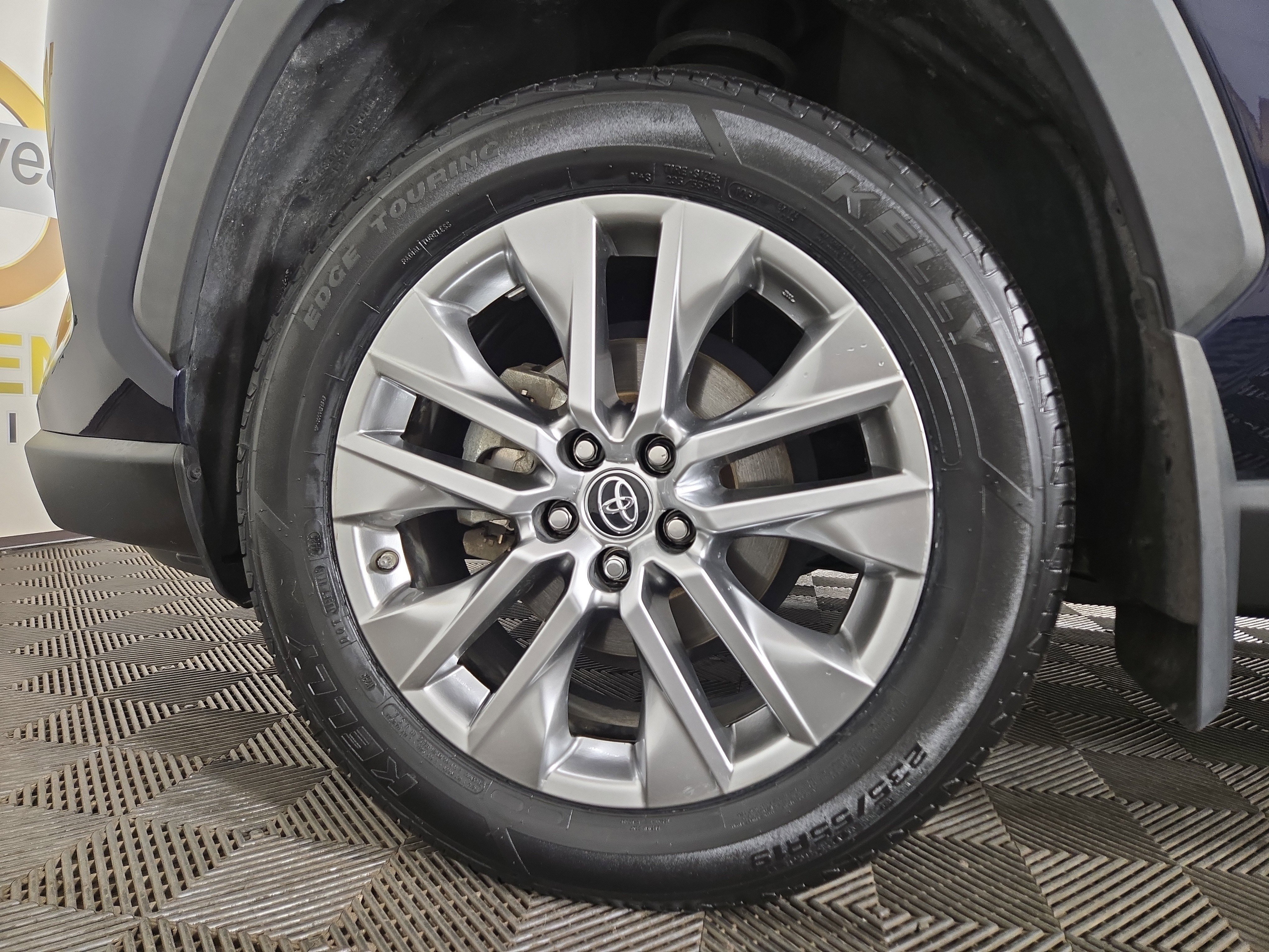 Used 2019 Toyota RAV4 Limited image 36