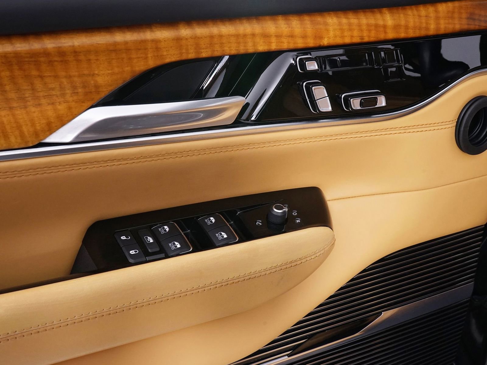 Used 2022 Jeep Grand Wagoneer Series III w/ Rear Seat Video Group 1 image 33