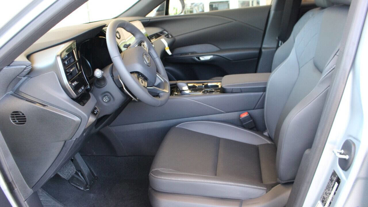 Used 2024 Lexus RX 350 FWD w/ Technology Package image 28