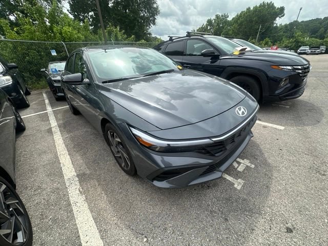 Certified 2025 Hyundai Elantra Sport FWD image 1