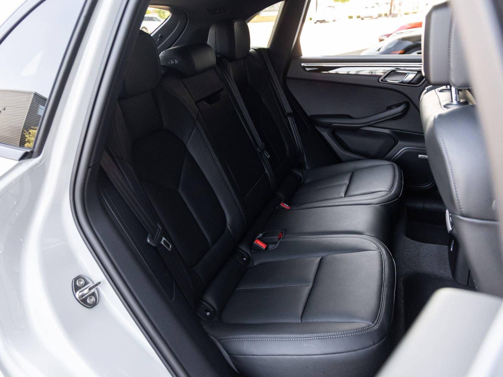 Certified 2024 Porsche Macan S AWD/4WD image 41