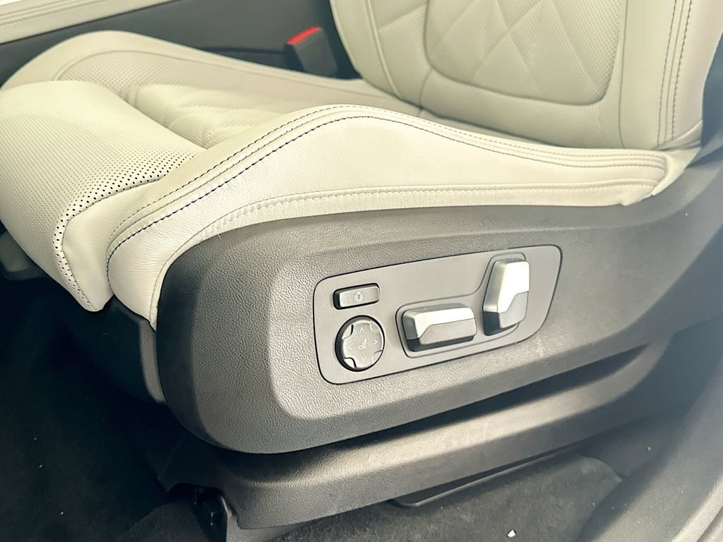 Used 2026 BMW X5 xDrive50e AWD/4WD image 19