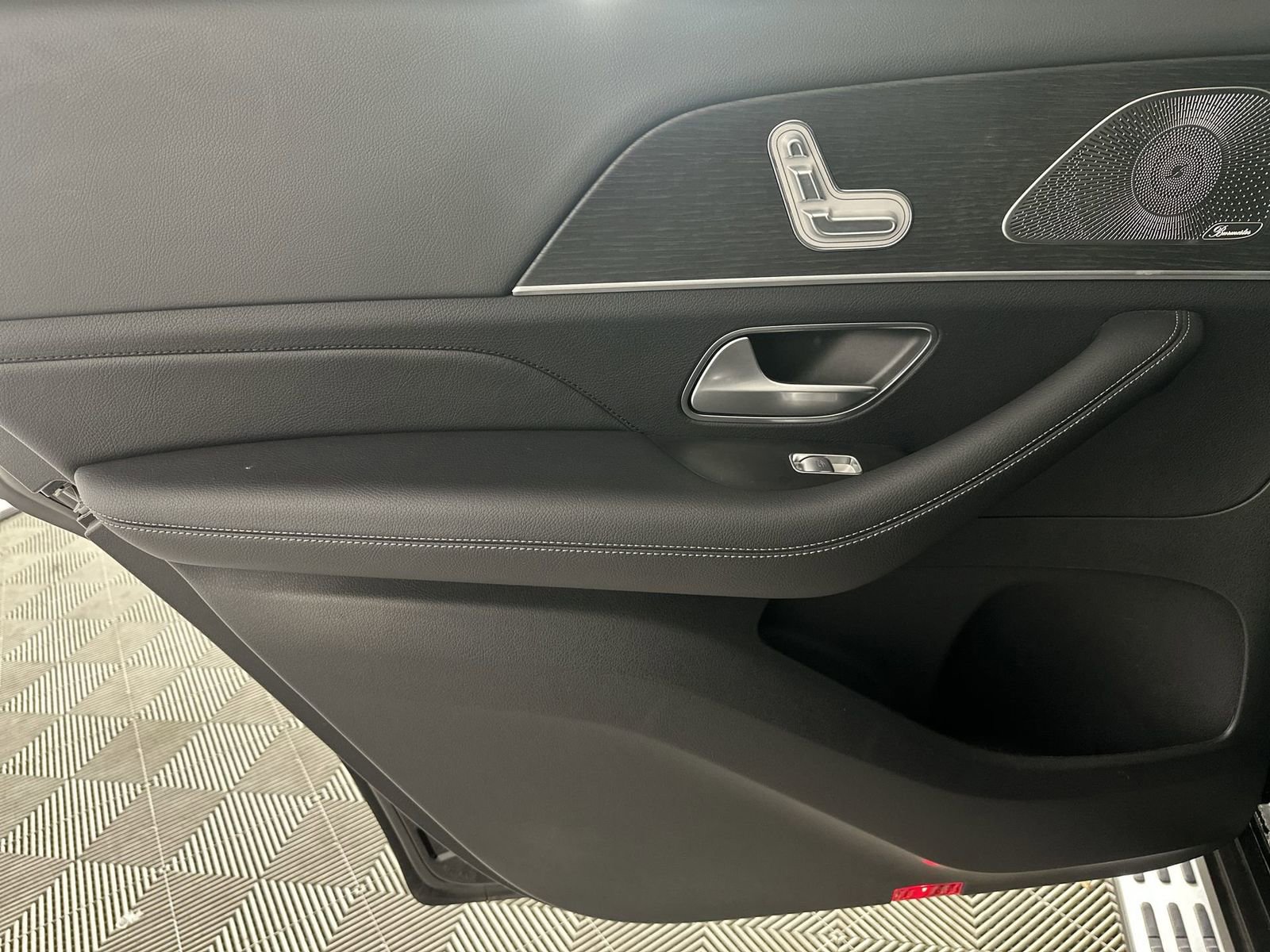 Used 2024 Mercedes-Benz GLS 450 4MATIC image 34