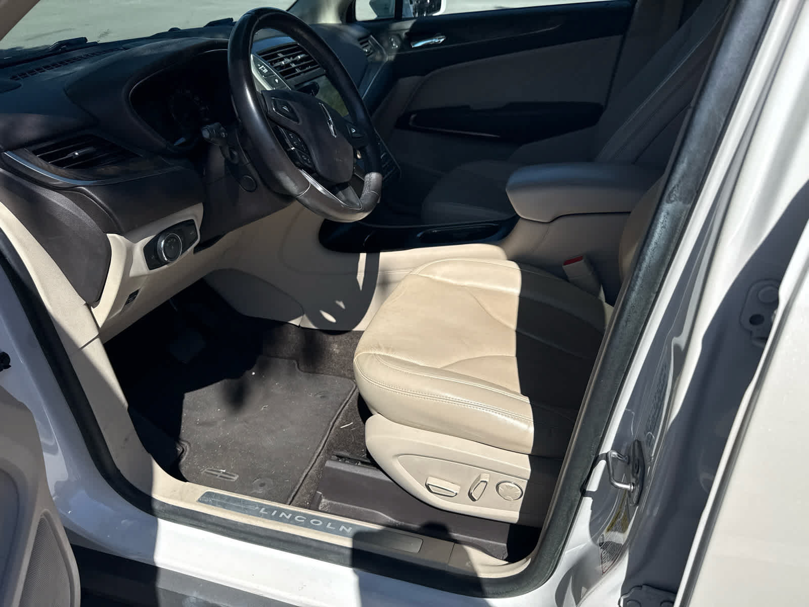 Used 2019 Lincoln MKC Reserve w/ MKC Technology Package FWD image 8
