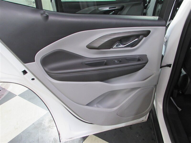 Used 2023 GMC Terrain SLT AWD/4WD image 40