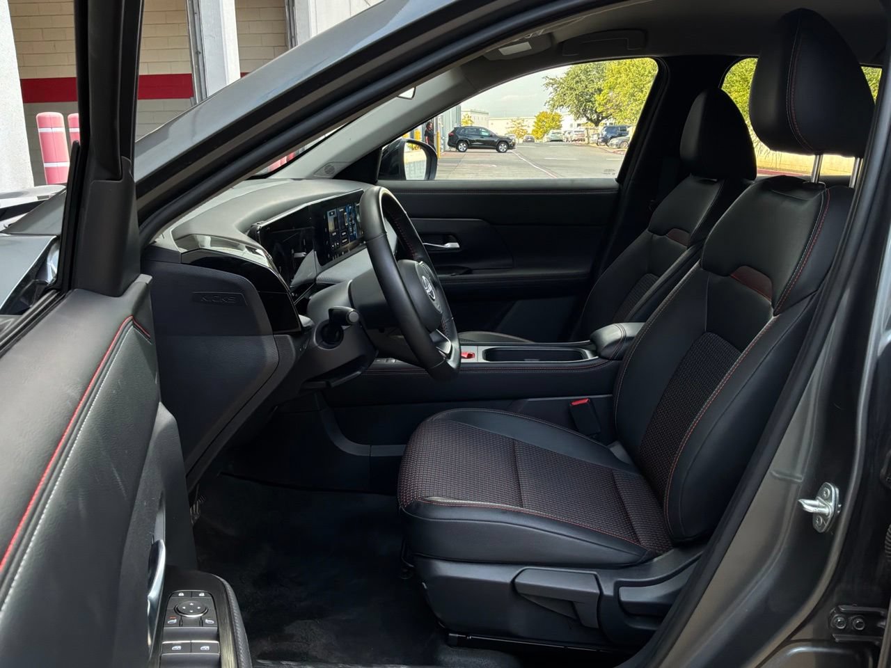 Used 2026 Nissan Kicks SR FWD image 10