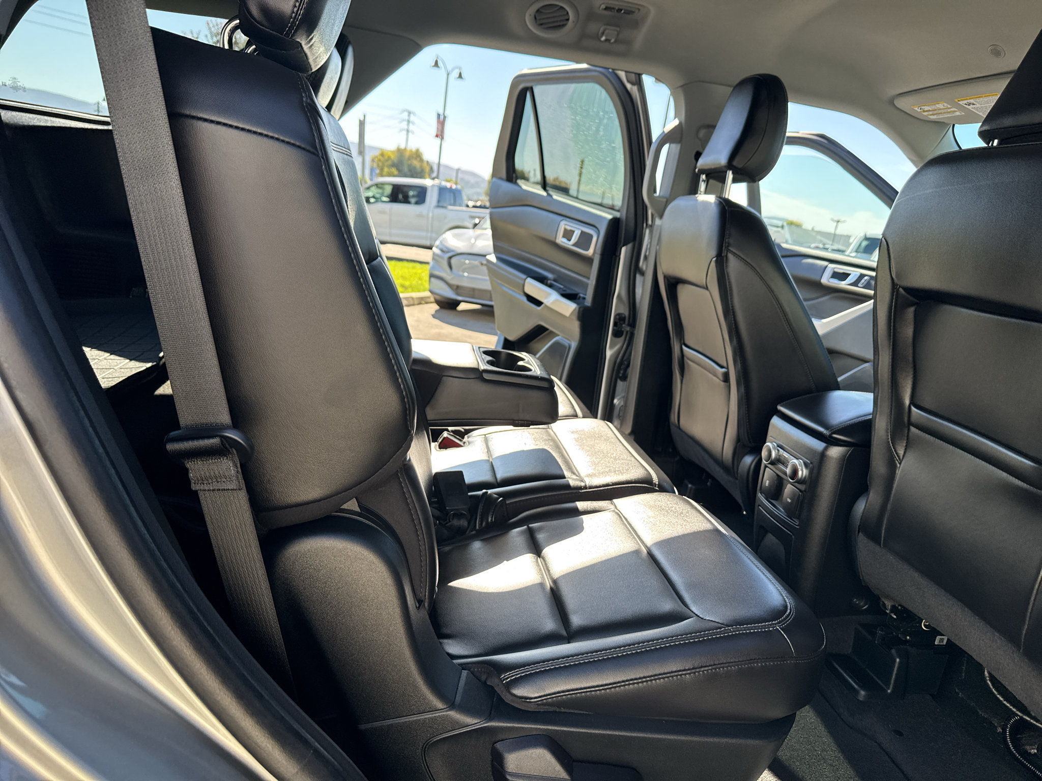 Used 2023 Ford Explorer XLT w/ Equipment Group 202A RWD image 21