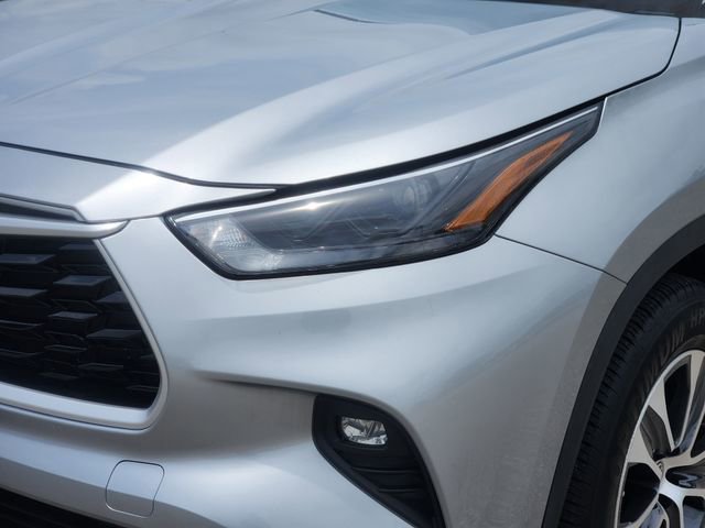 Used 2022 Toyota Highlander XLE FWD image 6