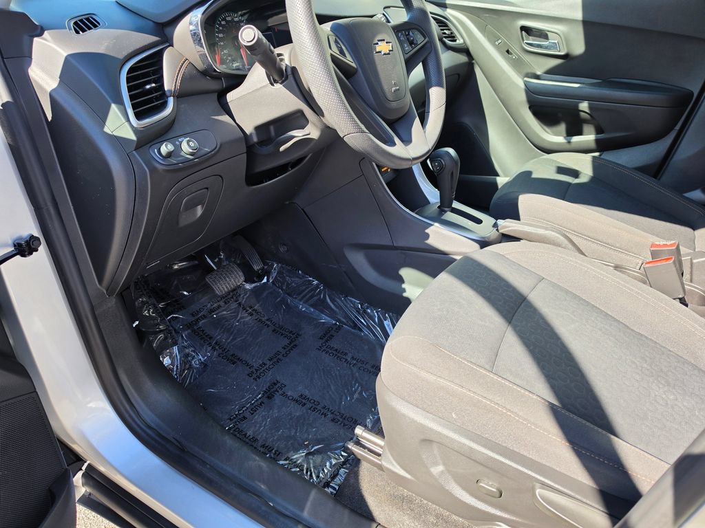 Used 2022 Chevrolet Trax LS w/ Tint and Cruise Package FWD image 19