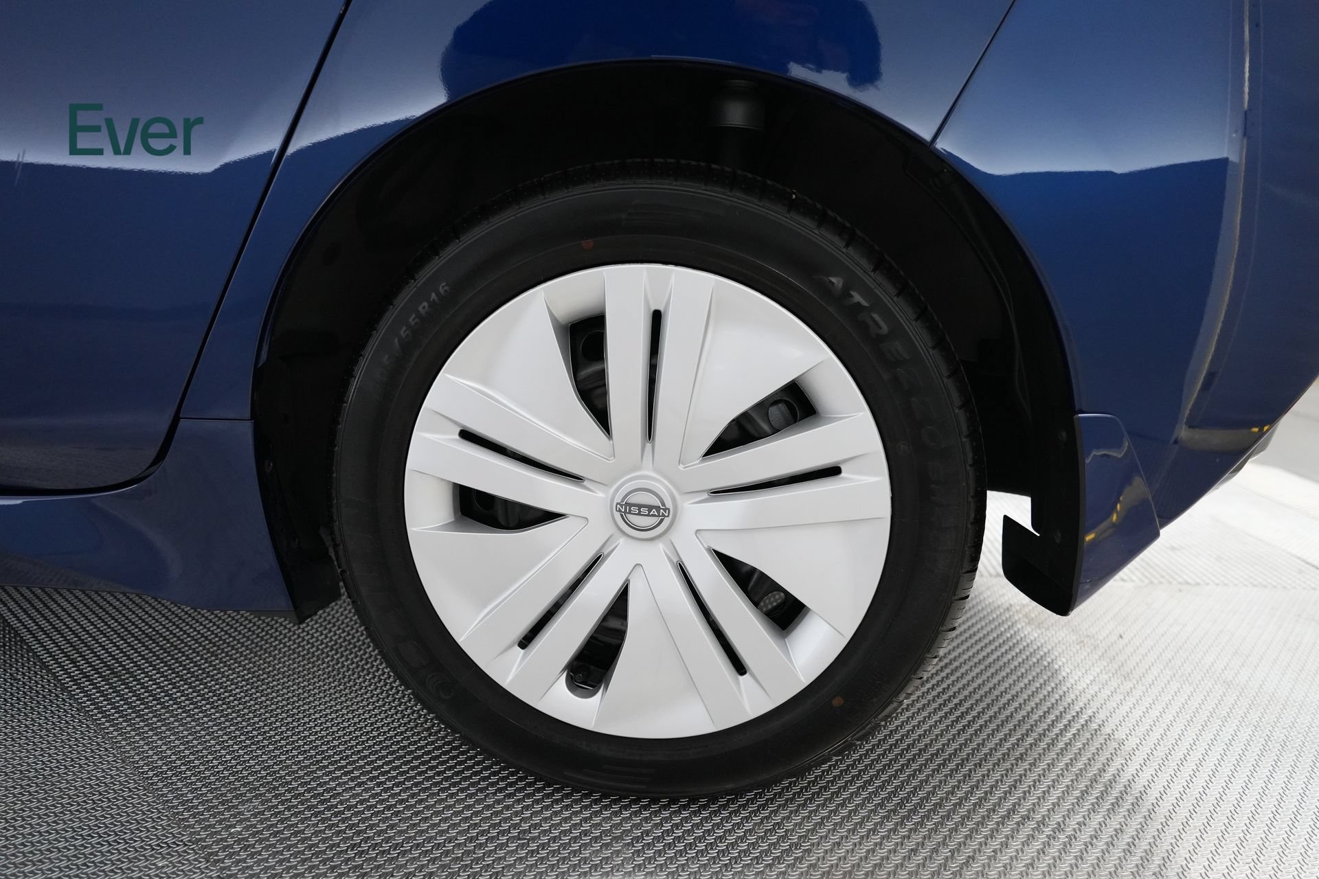 Used 2025 Nissan Leaf S FWD image 21