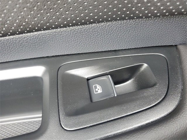 Certified 2025 Volkswagen Atlas Cross Sport SE image 14