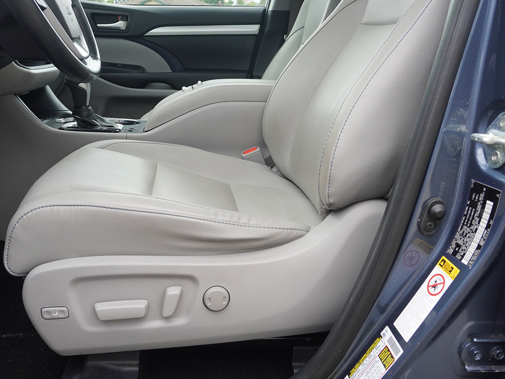 Used 2019 Toyota Highlander XLE AWD/4WD image 28