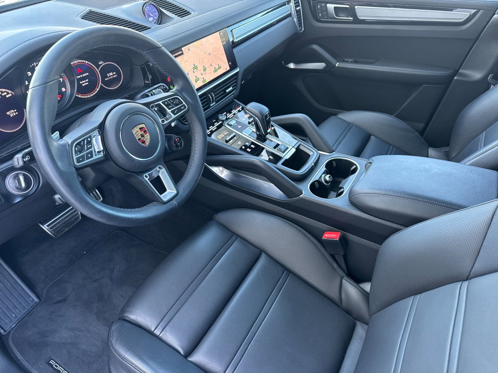 Certified 2023 Porsche Cayenne Turbo image 4