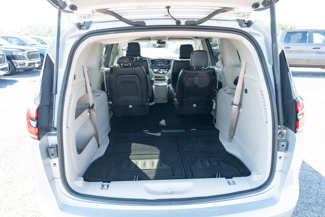 Used 2023 Chrysler Pacifica Touring-L FWD image 32