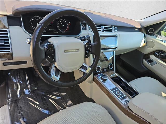 Used 2018 Land Rover Range Rover HSE image 16