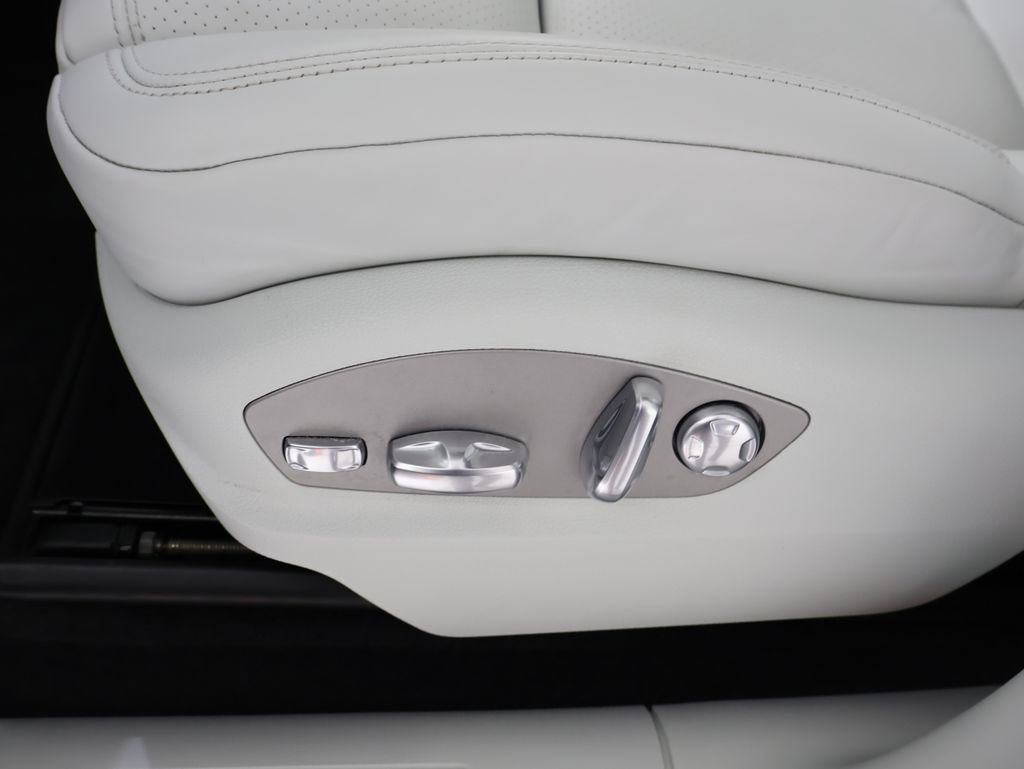 Certified 2024 Porsche Macan image 14