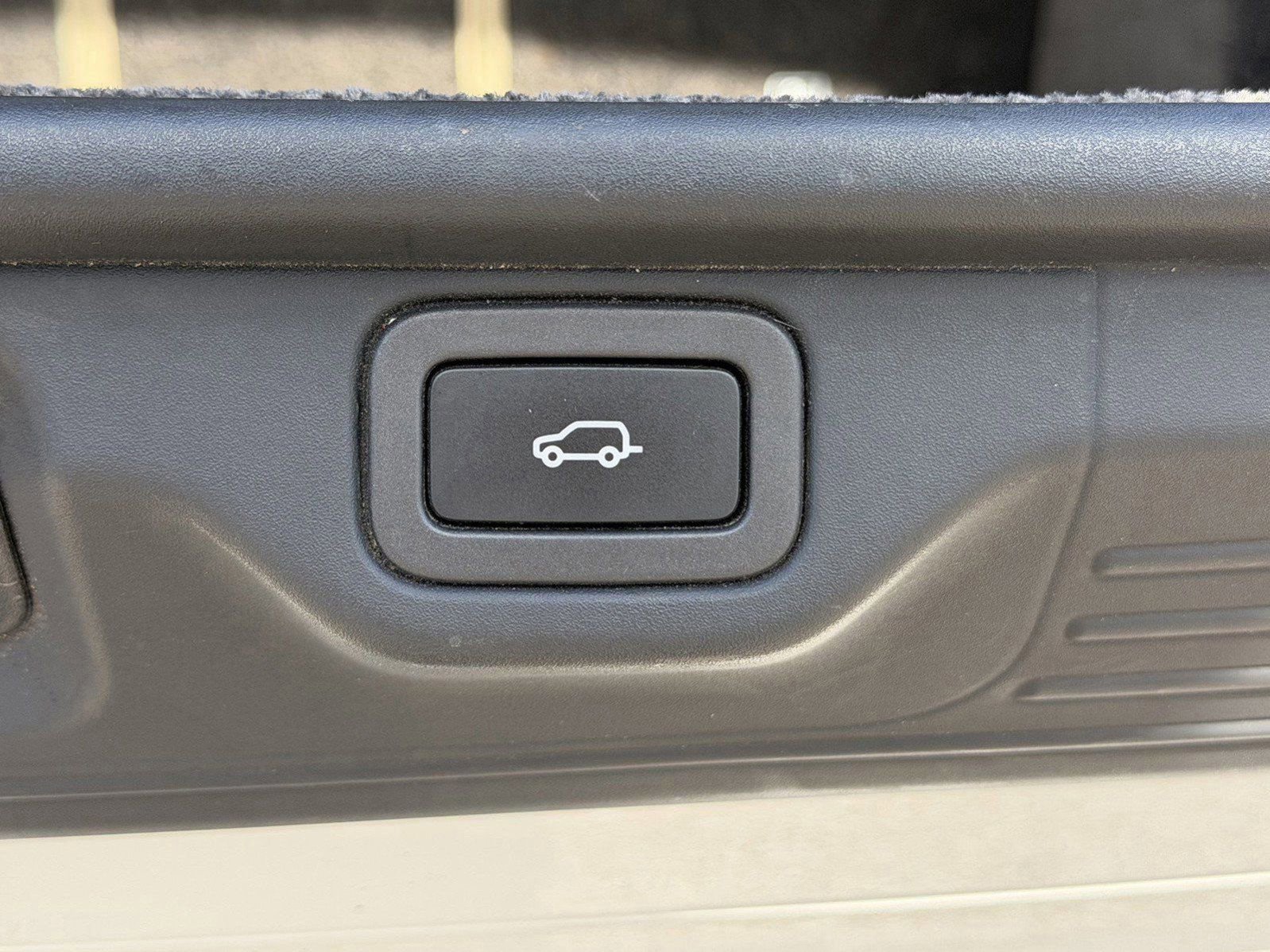 Used 2018 Land Rover Range Rover Long Wheelbase Supercharged image 17