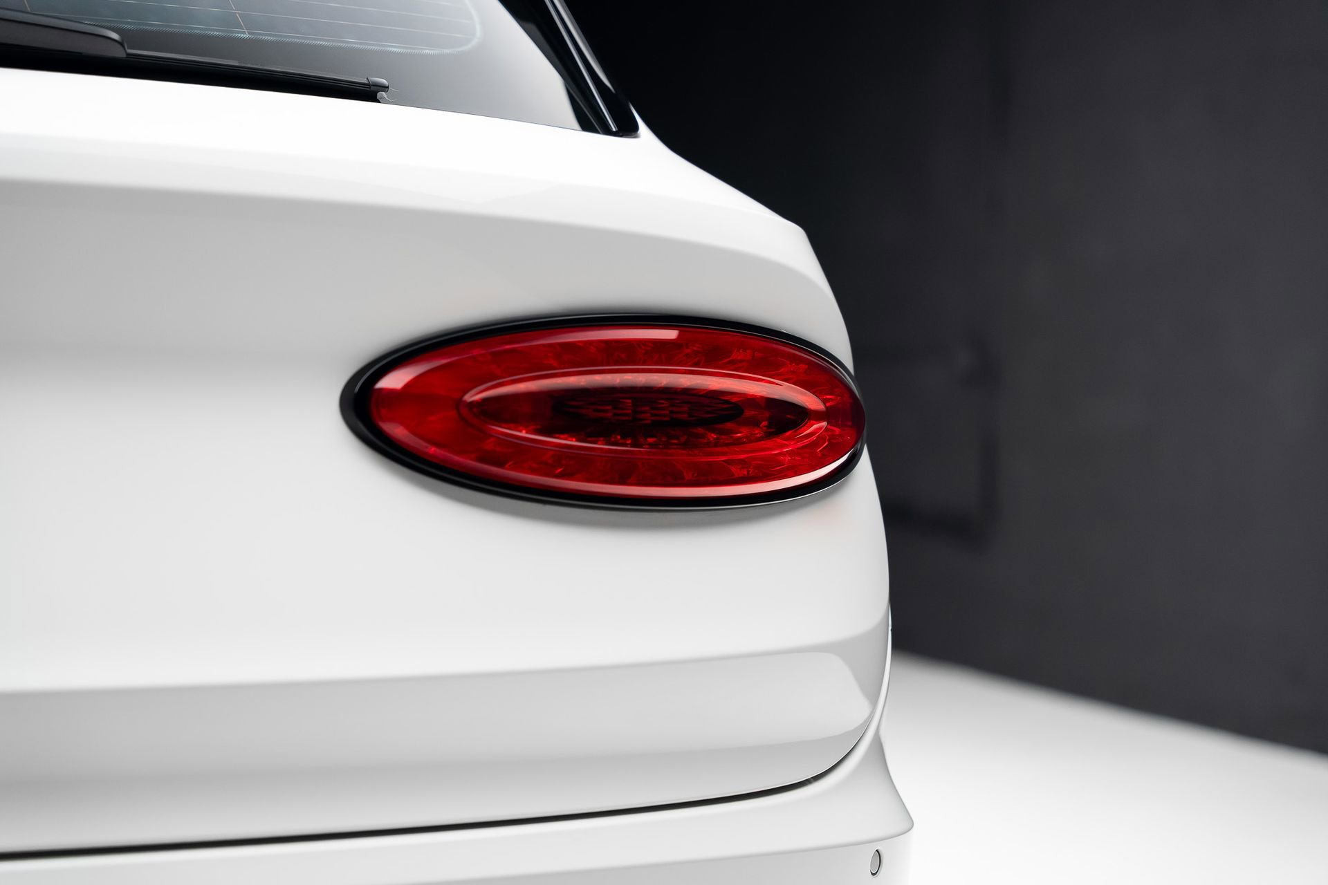Used 2021 Bentley Bentayga Plug-In Hybrid image 29